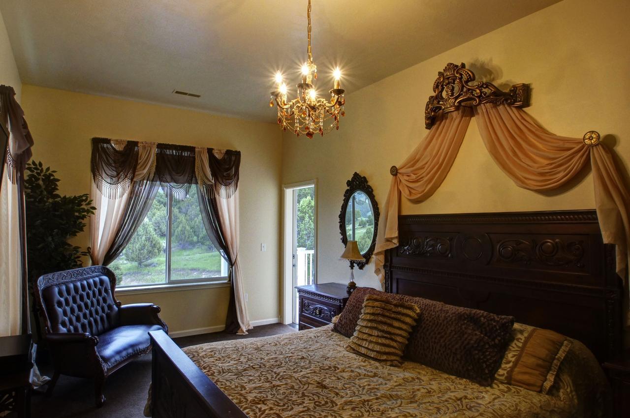 Bed and Breakfast Lions Gate Manor Лава-Хот-Спрингс Экстерьер фото