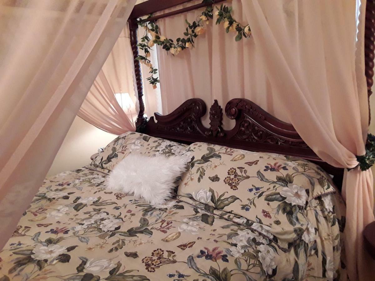 Bed and Breakfast Lions Gate Manor Лава-Хот-Спрингс Экстерьер фото